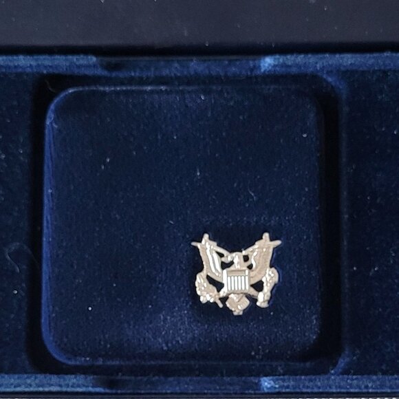 WW II 50th Anniversary Silver Dollar Coin - Proof - Picture 5 of 6